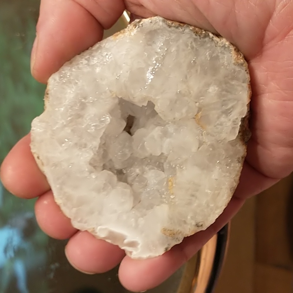 Beautiful Quartz Geode - Picture 3 of 3